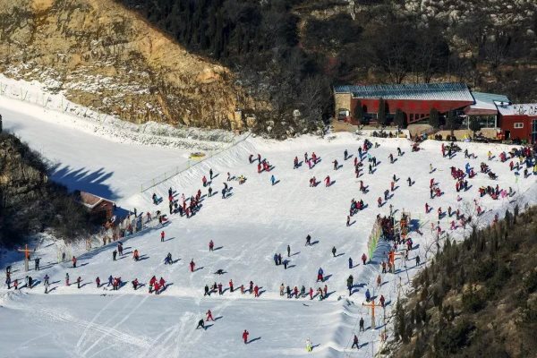 投資濟南滑雪場(chǎng)需要多少錢(qián)？「賽北冰雕」